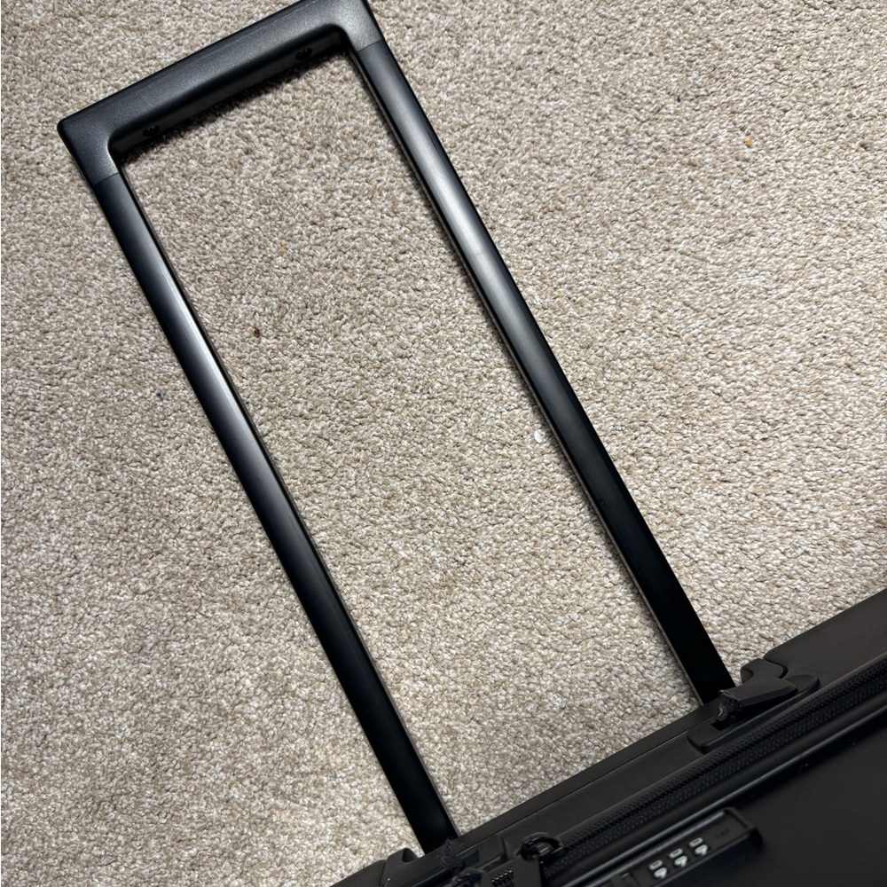 Black Polycarbonate Hardshell Suitcase 26x17.5x10… - image 8